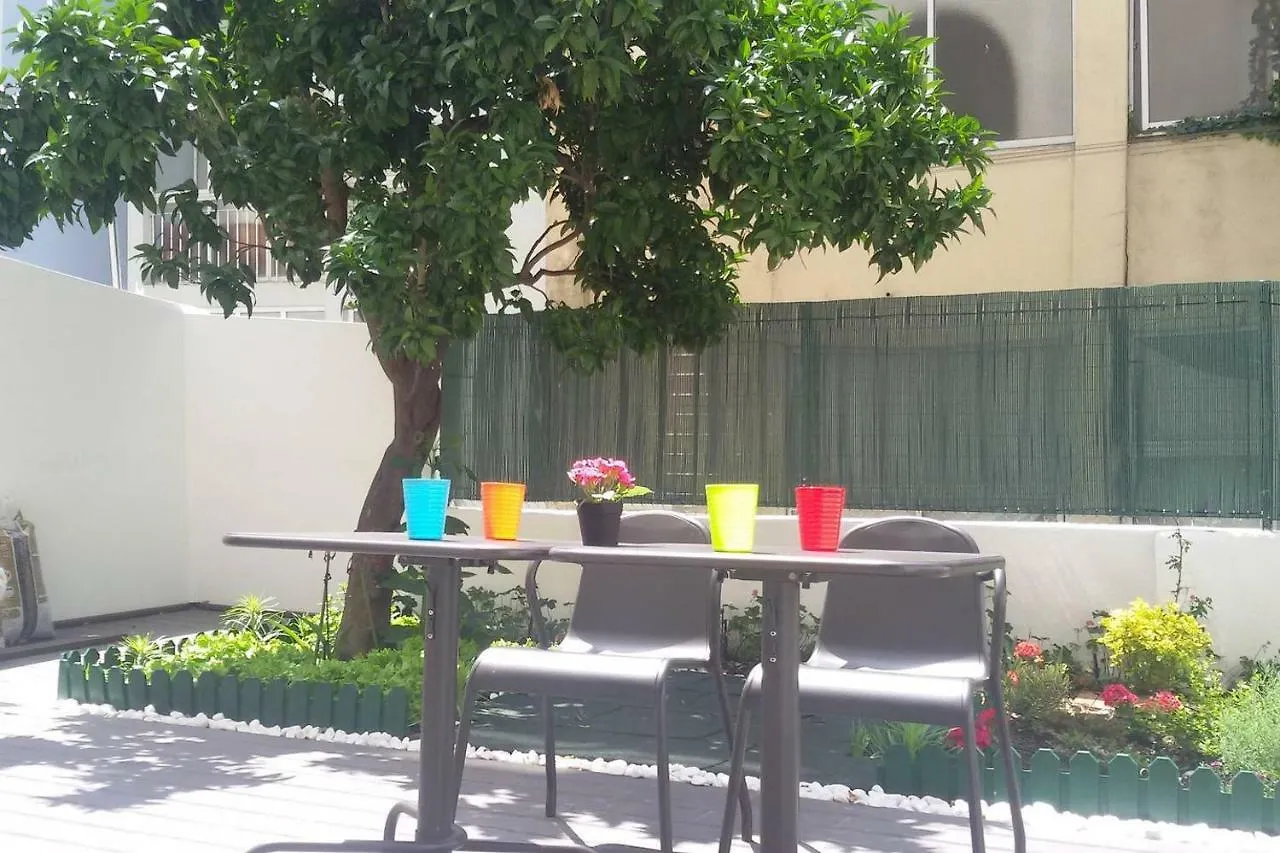 Sunny Orange Garden Apartment In Central Lizbona 0*,