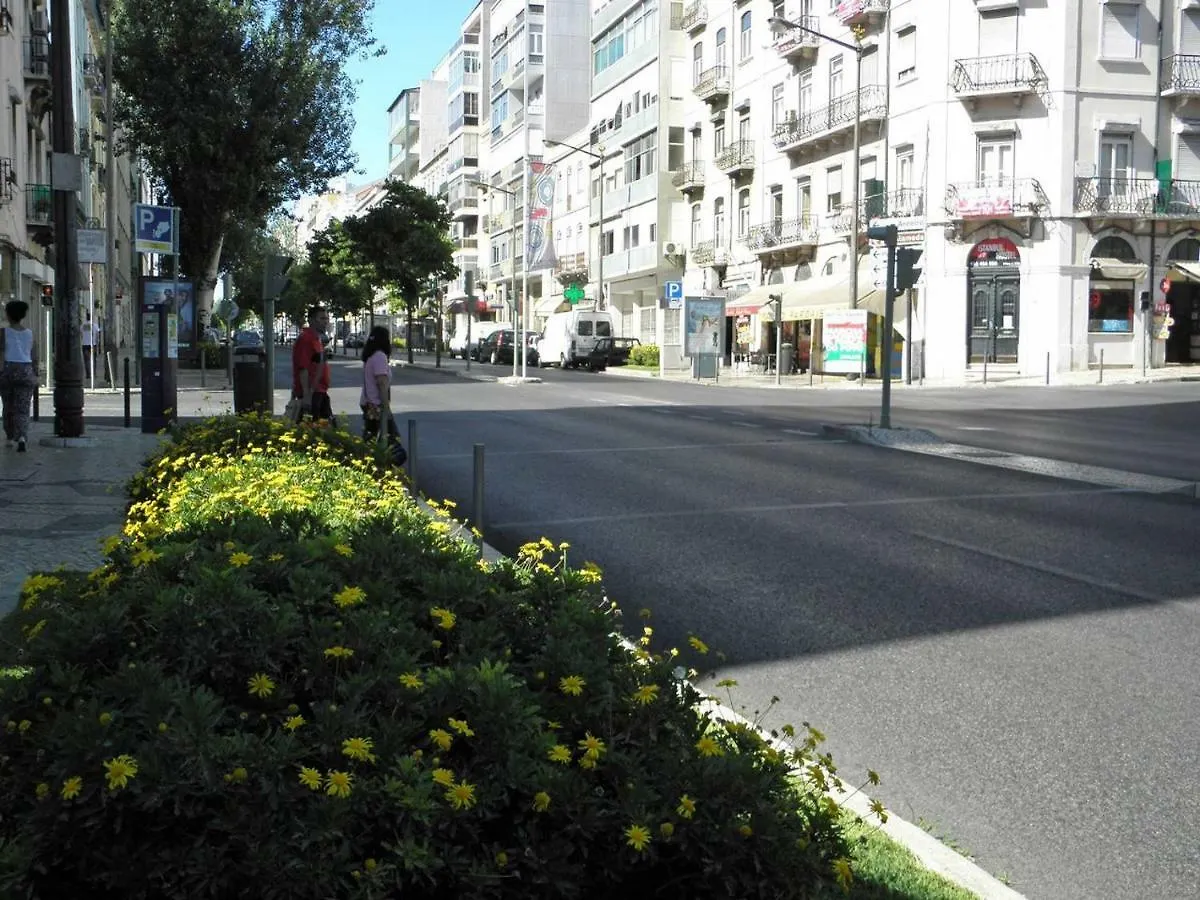 Sunny Orange Garden Apartment In Central Lisboa 0*,